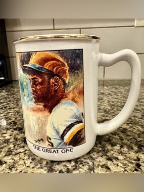 1994 Vtg Salute  Roberto Clemente Pittsburgh Pirates Commemorative Tankard Mug